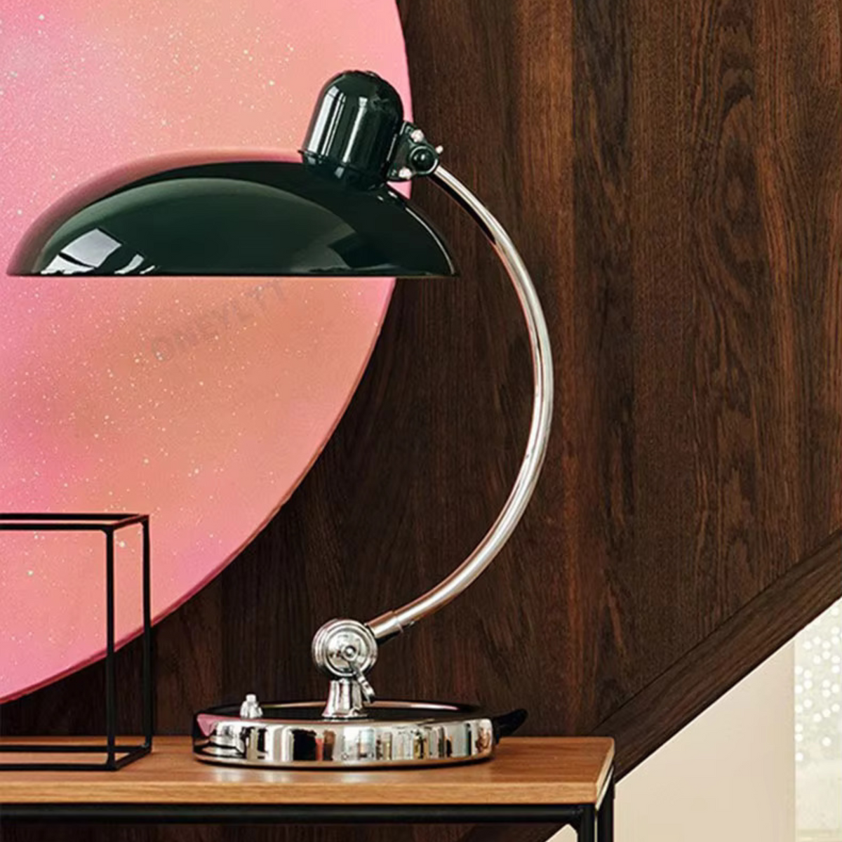 Skulpturale Chrom-Tischlampe mit geschwungenem Arm im Bauhaus- und skandinavischen Stil