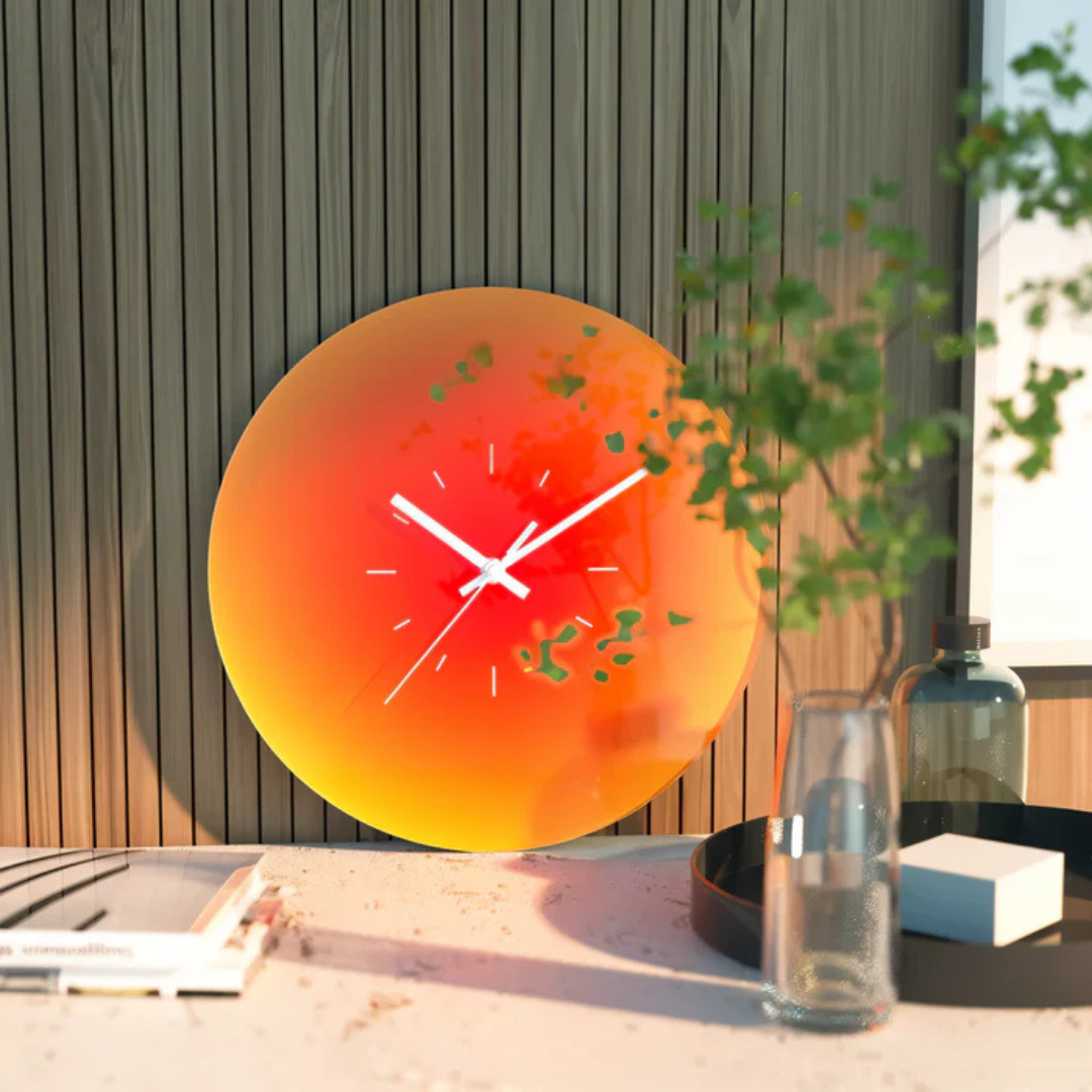 Runde Wanduhr aus Glas mit Farbverlauf im Sonnenuntergangsdesign und leisem Quarzwerk
