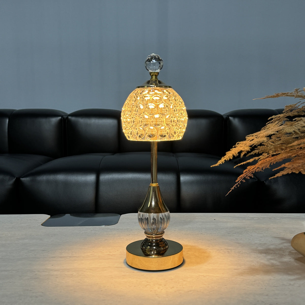 Skulpturale Tischlampe mit Kristallschirm, Touch-Dimmung, Akku und ohne Kabel