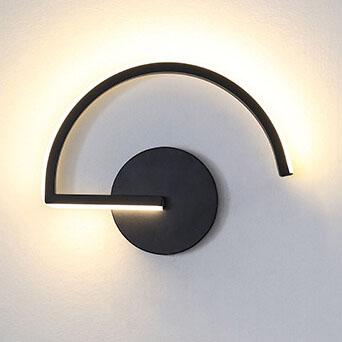 Minimalistische Halo-Wandleuchte mit geschwungener Bogen-Silhouette und Leuchteffekt