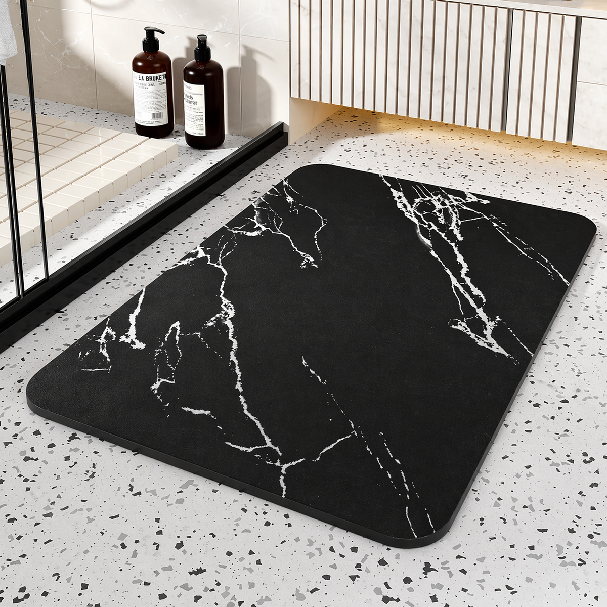 Rutschfeste, schnell trocknende Badematte mit Marmor-Muster aus Kieselgur