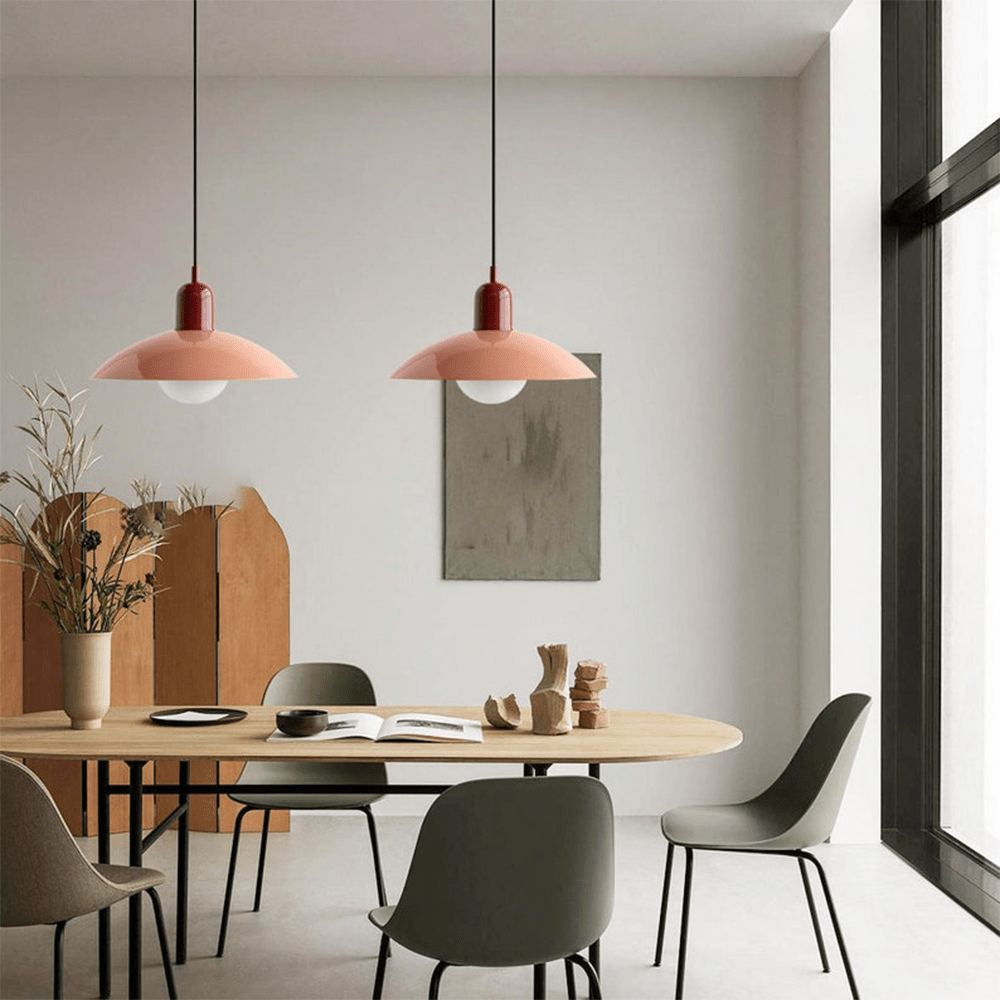 Geometrische Bauhaus-Pendelleuchte mit emaillierter Eisenkuppel, verstellbar