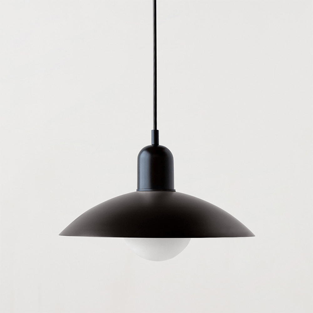 Geometrische Bauhaus-Pendelleuchte mit emaillierter Eisenkuppel, verstellbar
