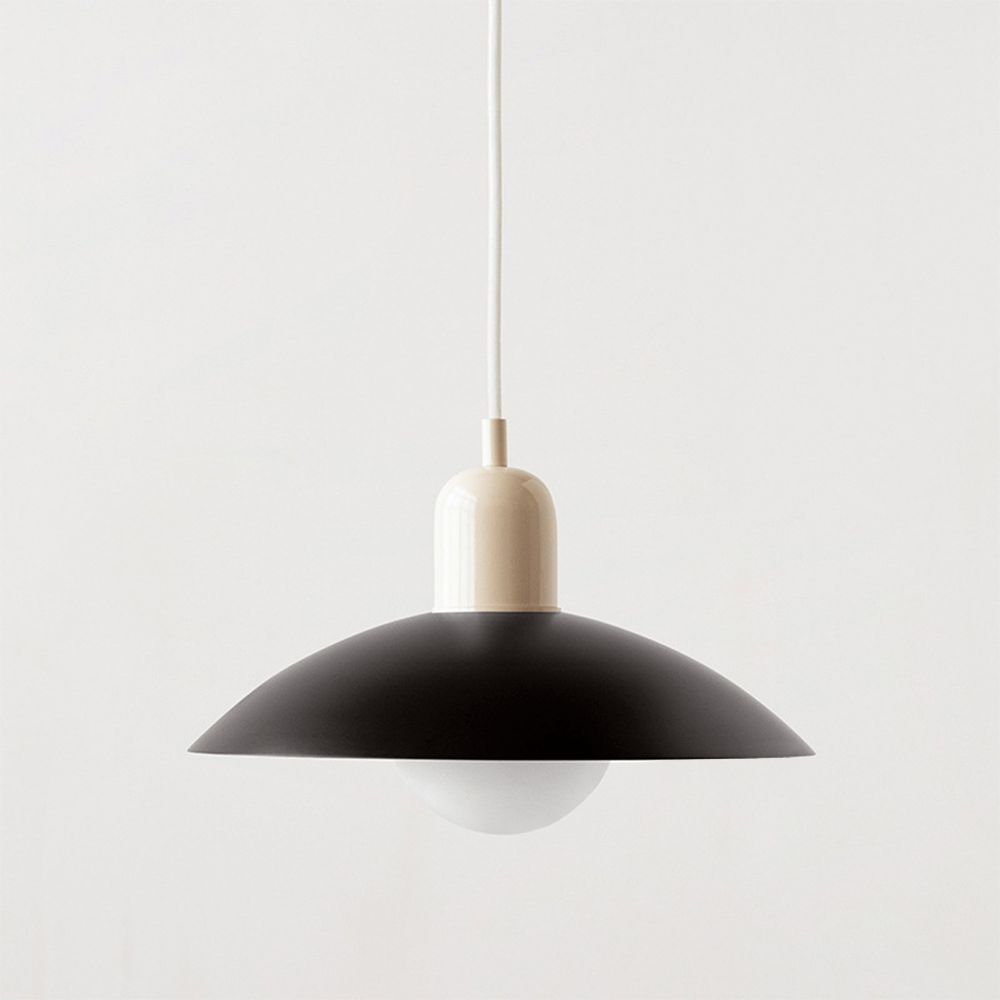 Geometrische Bauhaus-Pendelleuchte mit emaillierter Eisenkuppel, verstellbar