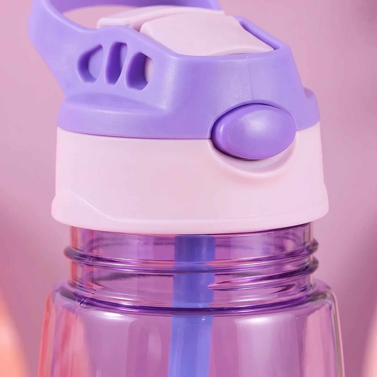 Transparente Kinder-Trinkflasche mit Cartoon-Aufdruck, Druckknopf und Strohhalm