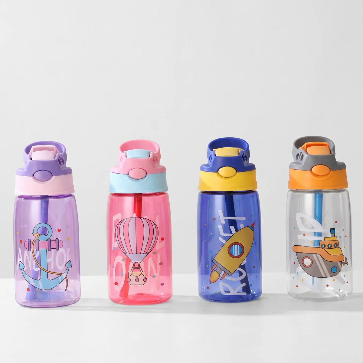 Transparente Kinder-Trinkflasche mit Cartoon-Aufdruck, Druckknopf und Strohhalm