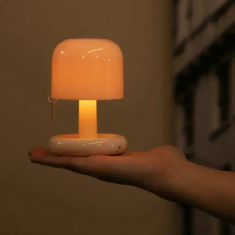 Kompakte aufladbare Tischlampe mit Pilzsilhouette, Sonnenuntergangsleuchten und einstellbarer Helligkeit