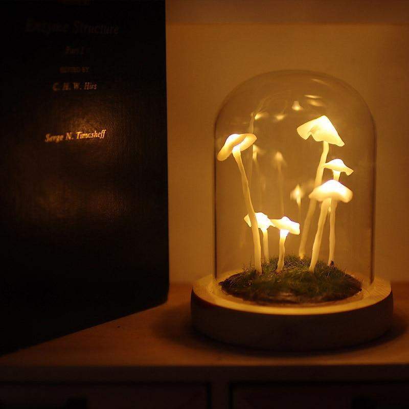 Individuell gestaltbare batteriebetriebene DIY-Tischlampe mit Pilzgruppe