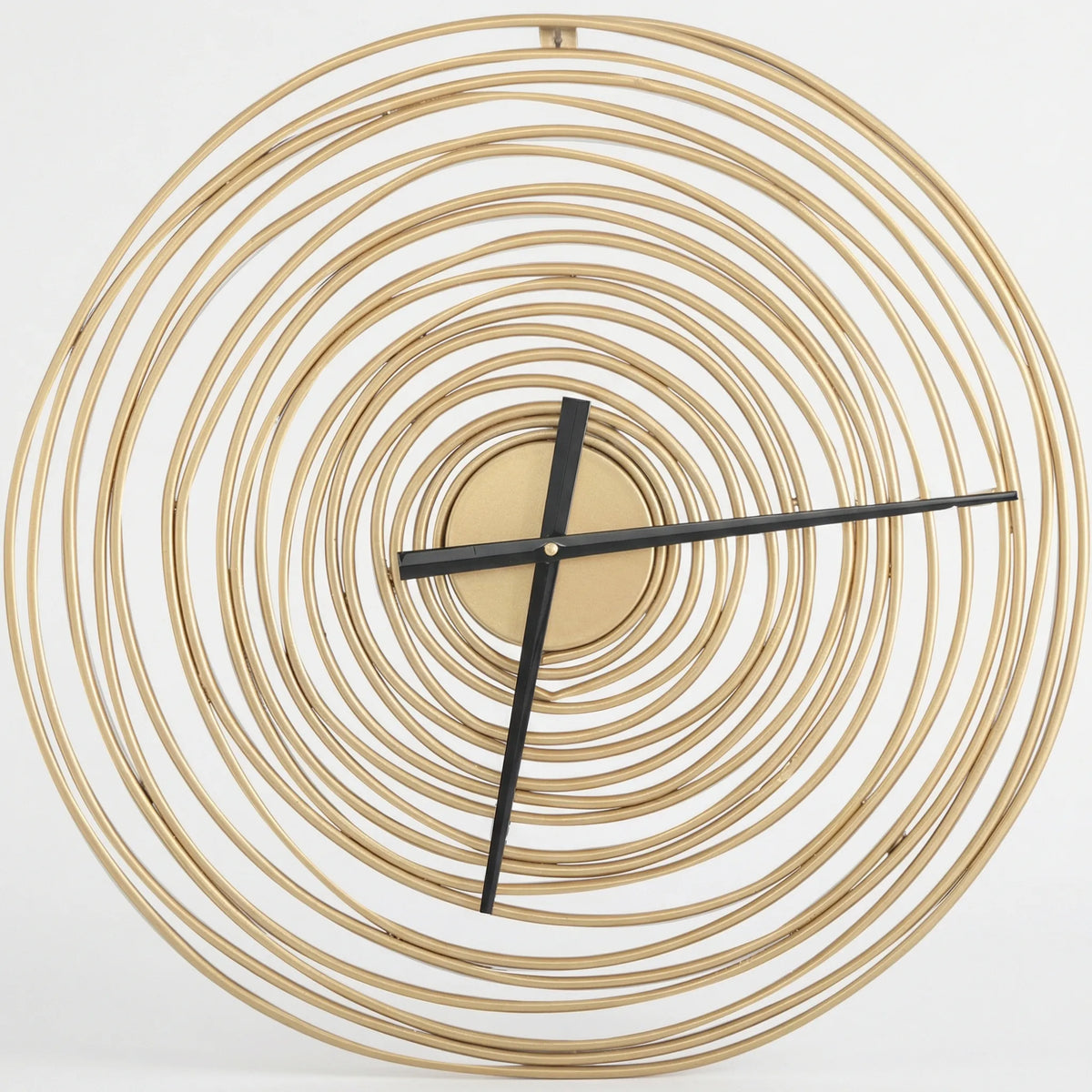 Skulpturale metallische runde Wanduhr mit konzentrischer Spirale und offenem Rahmen