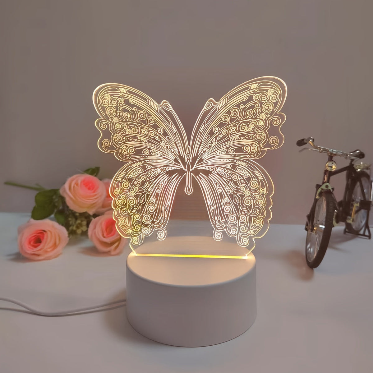 Moderne Tischlampe mit geometrischem Schmetterlingsausschnitt und USB-Stromversorgung