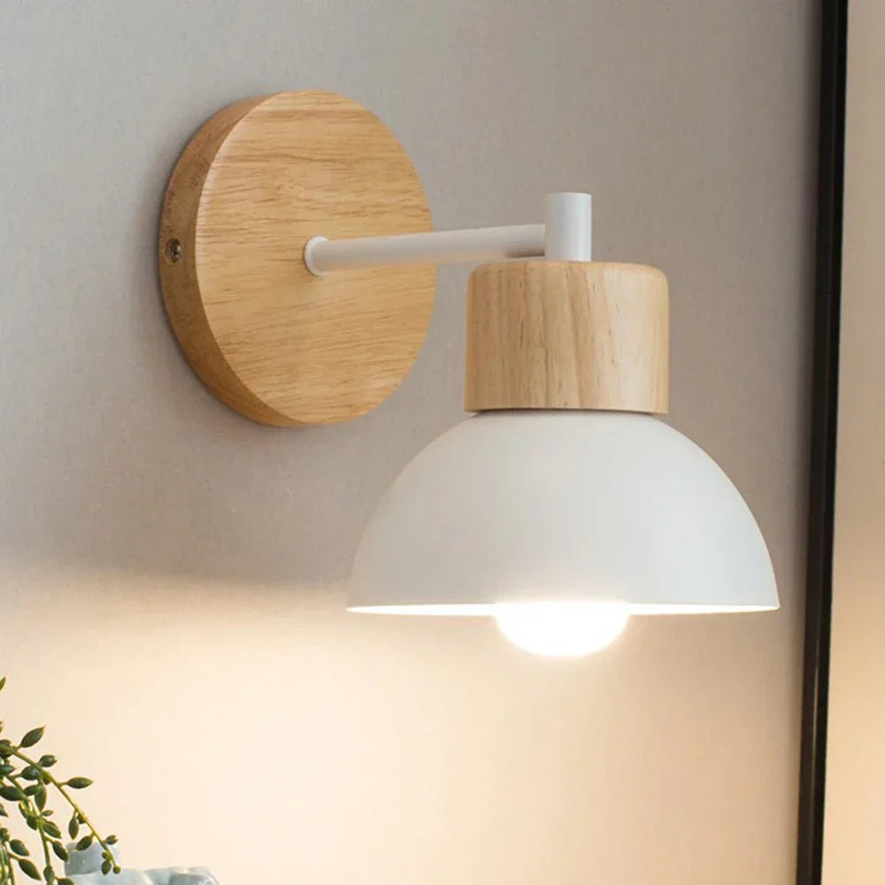 Nordische Nachttisch-Wandleuchte aus Holz und Metall