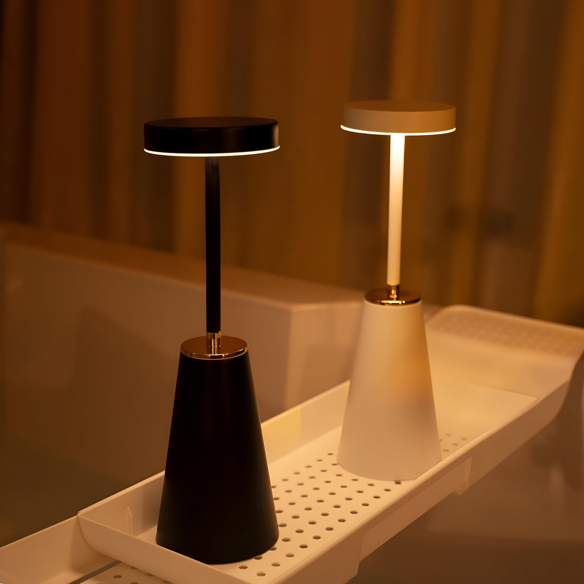 Schlanke kabellose, wiederaufladbare dimmbare Metall-Tischlampe mit Touch-Steuerung
