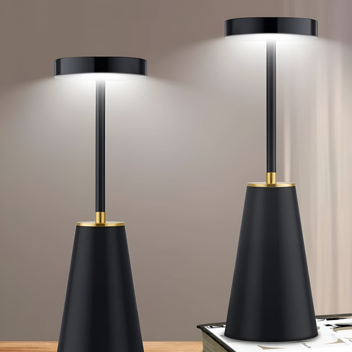 Schlanke kabellose, wiederaufladbare dimmbare Metall-Tischlampe mit Touch-Steuerung