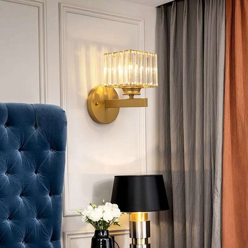 Moderne Wandleuchte aus Eisen mit facettiertem Kristallpaneel