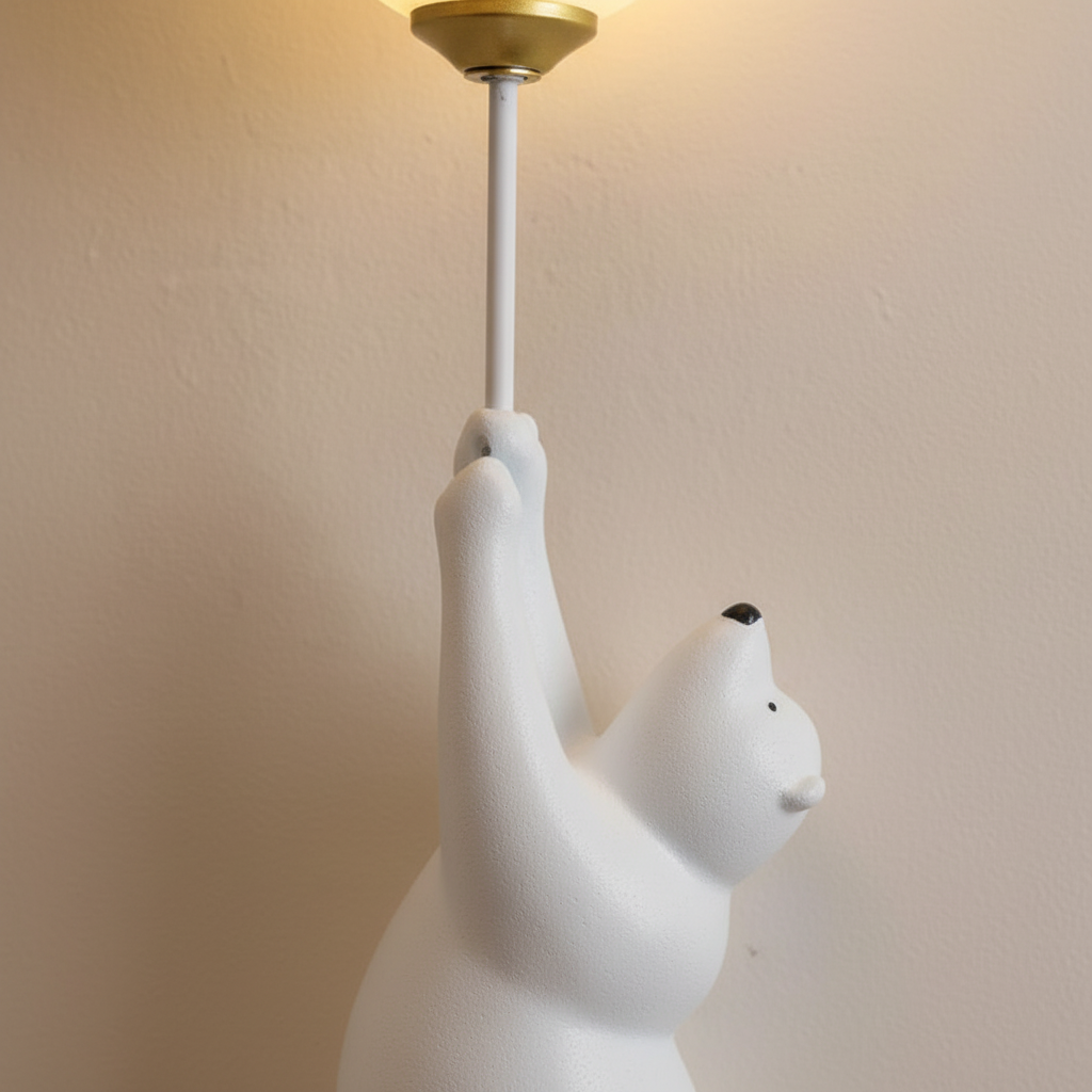 Verspielte Wandleuchte aus Harz und Acryl in Bärenform für das Kinderzimmer