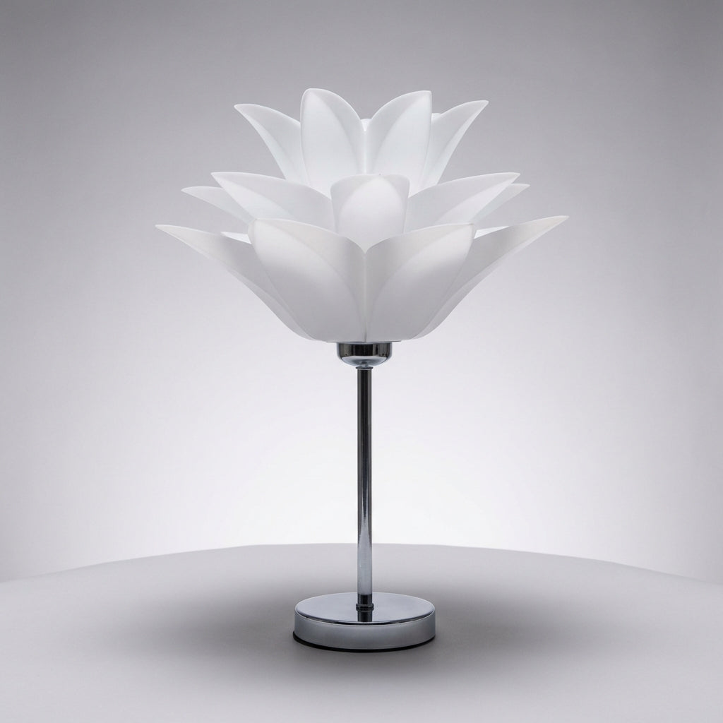 Schlanke Tischlampe mit von Blütenblättern inspirierter Lotus-Silhouette