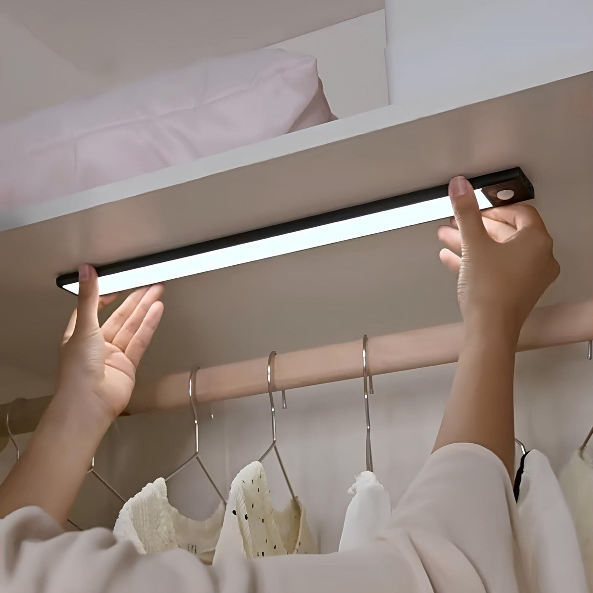 Wiederaufladbare, magnetische, dimmbare Lichtleiste mit Bewegungssensor