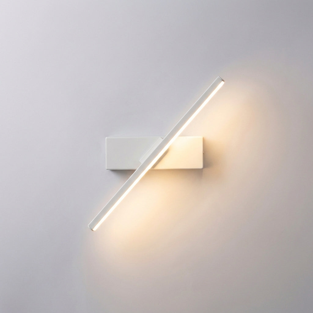 Minimalistische, schlanke Aluminium-Wandleuchte mit abgewinkeltem Balkenprofil