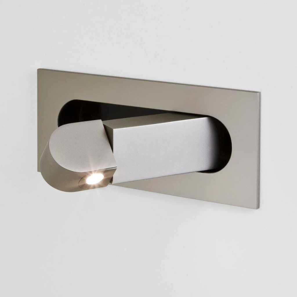Minimalistische, klappbare Wandleuchte aus Aluminium mit verstellbarem Arm zum Lesen