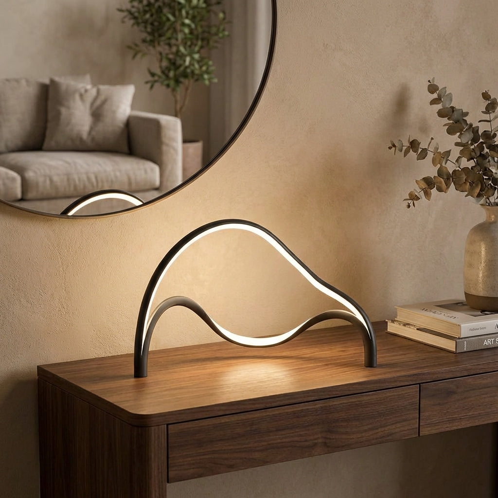 Skulpturale kompakte Tischlampe aus Metall und Acryl mit markanter Silhouette