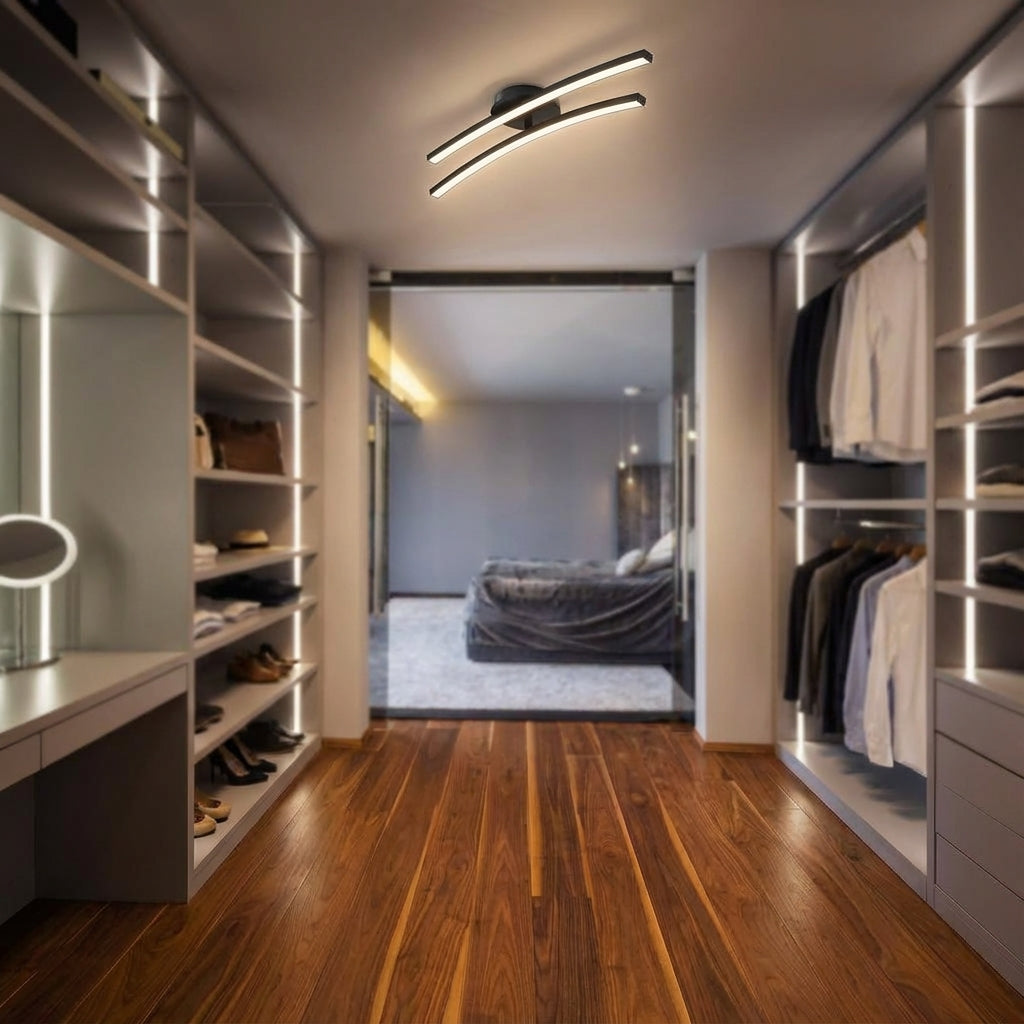 Gebogene Deckenleuchte mit Wellensilhouette aus Aluminium und blendfreiem Licht