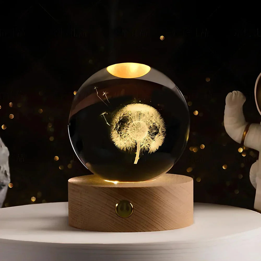 Nachtlicht und Tischlampe mit gravierter Kristallkugel in Planetenform