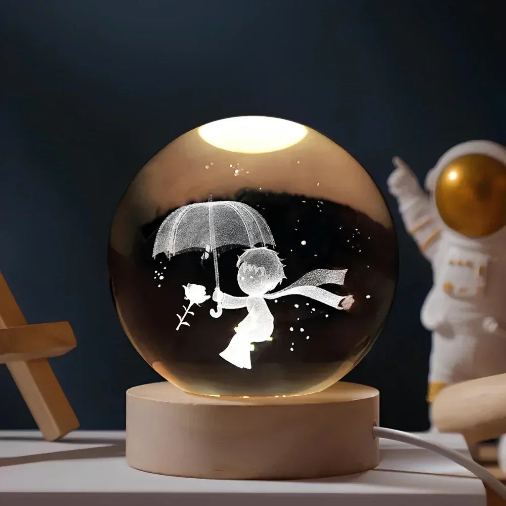 Nachtlicht und Tischlampe mit gravierter Kristallkugel in Planetenform
