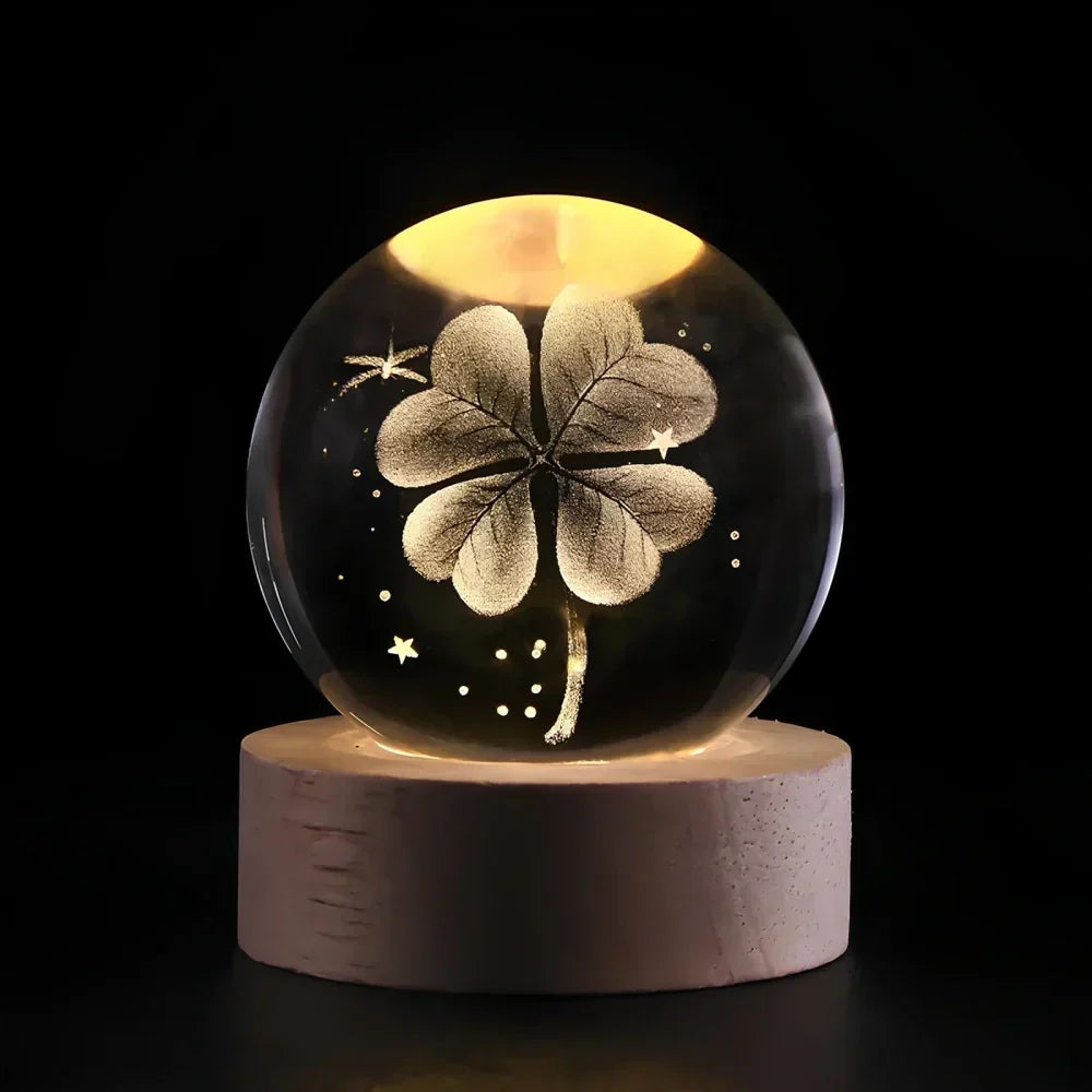 Nachtlicht und Tischlampe mit gravierter Kristallkugel in Planetenform