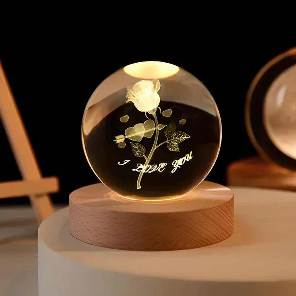 Nachtlicht und Tischlampe mit gravierter Kristallkugel in Planetenform