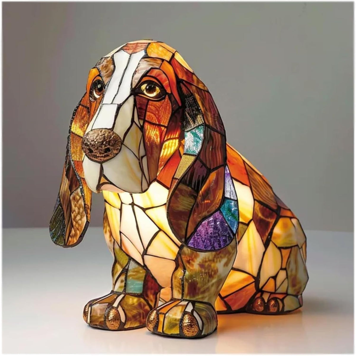 Akzent-Tischlampe mit skulpturaler Hundefigur aus Kunstharz und Buntglas