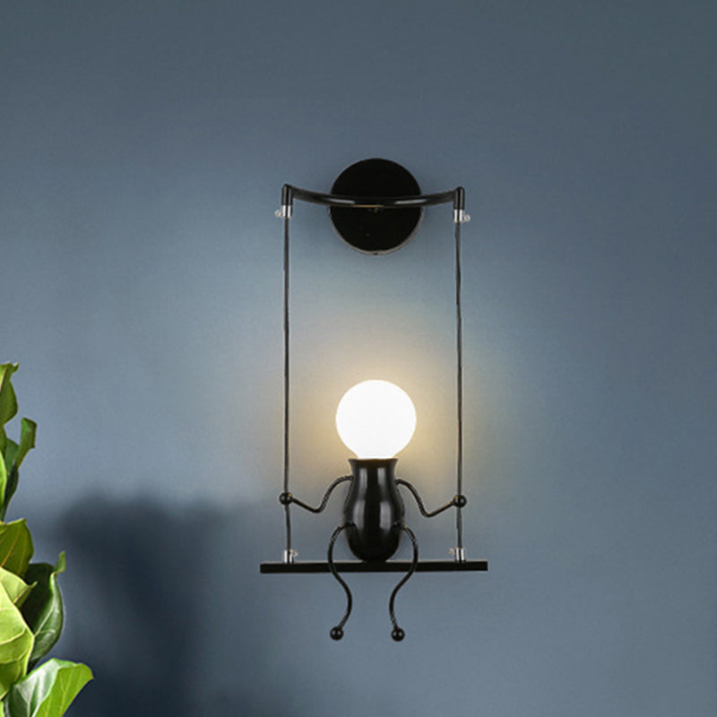 Langlebige Metall-Wandleuchte mit Silhouette einer schwingenden Figur