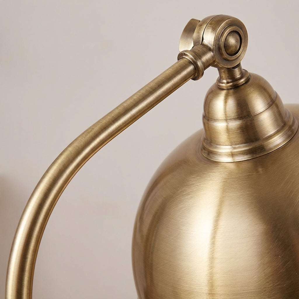 Vintage-Tischlampe aus Metall mit geschwungenem Arm und Kuppelschirm