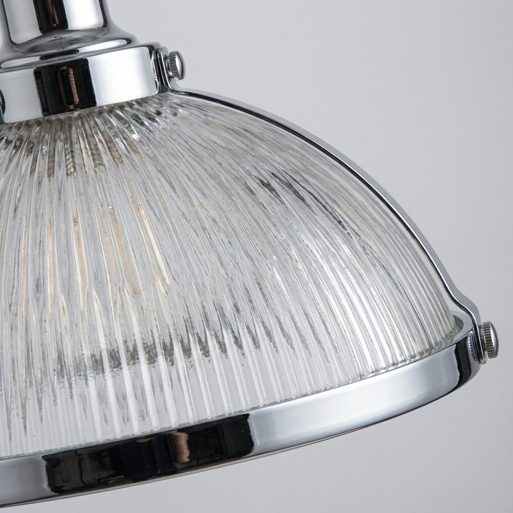 Retro-Pendelleuchte mit geriffeltem Glasschirm, Metallrahmen und einem Leuchtmittel