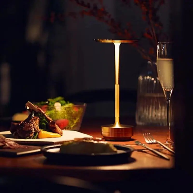 Minimalistische kabellose Tischlampe aus Aluminium, wiederaufladbar, mit Touch-Steuerung und Dimmfunktion