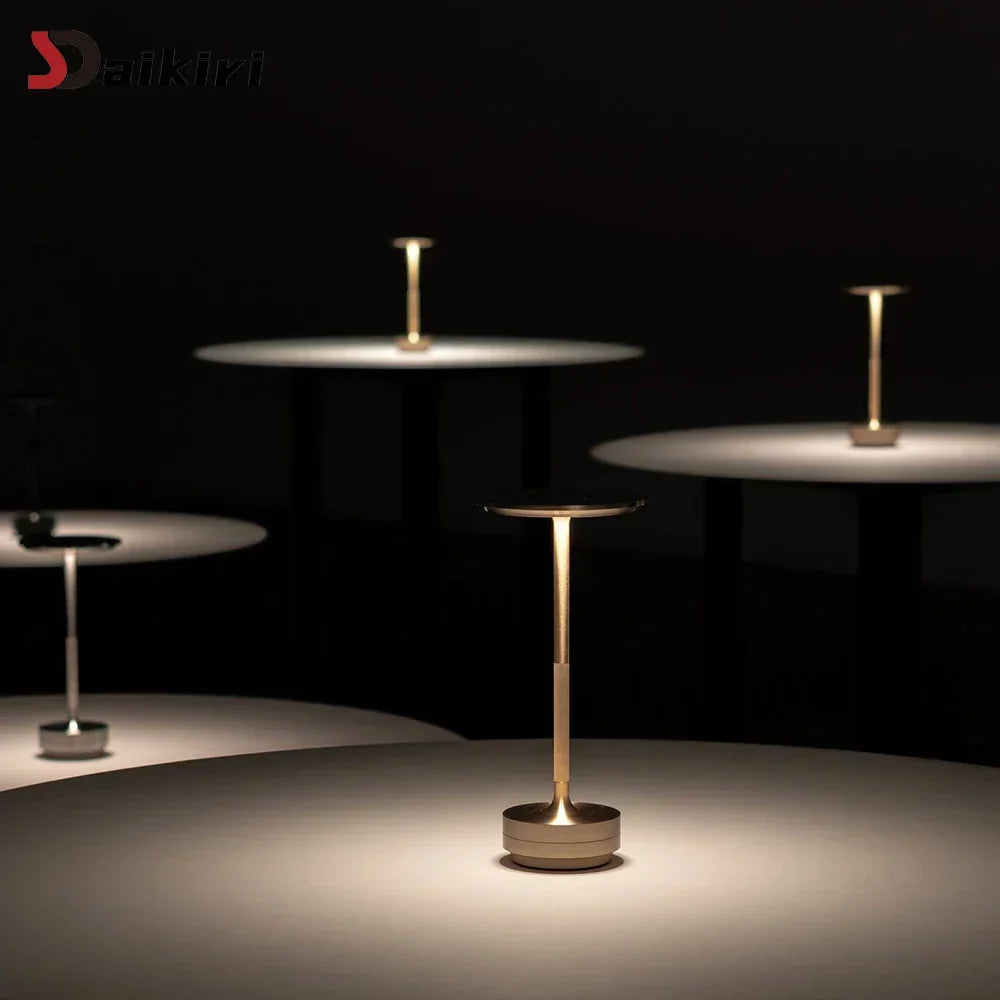 Minimalistische kabellose Tischlampe aus Aluminium, wiederaufladbar, mit Touch-Steuerung und Dimmfunktion