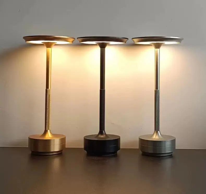 Minimalistische kabellose Tischlampe aus Aluminium, wiederaufladbar, mit Touch-Steuerung und Dimmfunktion