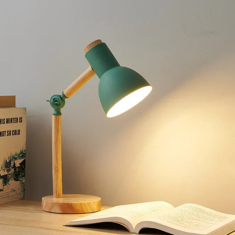 Nordische Tischlampe mit Holzbasis und verstellbarer, augenfreundlicher Beleuchtung