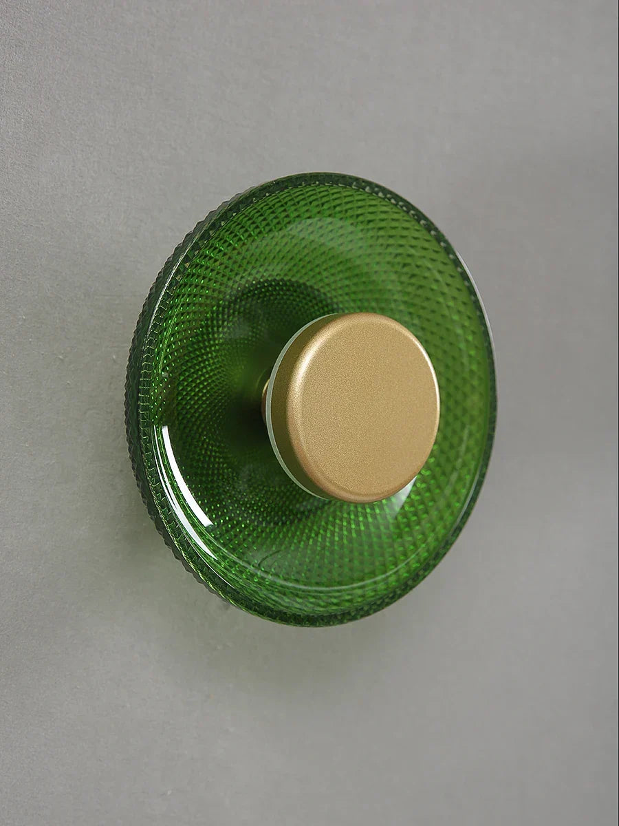 Skulpturale Wandleuchte aus strukturiertem und farbigem Glas in Scheibenform