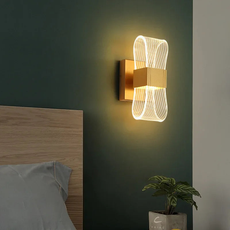 Skulpturale nordische minimalistische Wandleuchte aus geschlungenem Aluminium