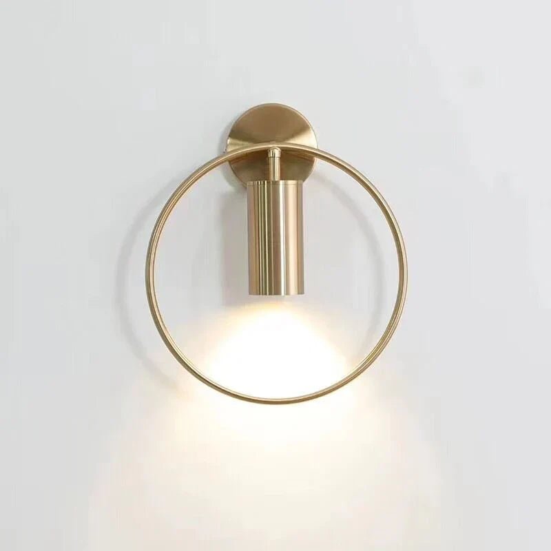 Skulpturale nordische minimalistische drehbare Wandleuchte mit kreisförmigem Ring