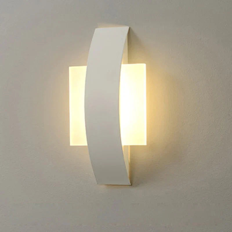 Minimalistische Wandleuchte aus Acryl und Eisen mit Kugel- und Paneeldesign
