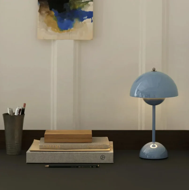 Elegante minimalistische skandinavische dimmbare Tischlampe mit Touch-Steuerung