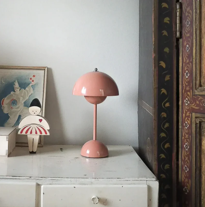 Elegante minimalistische skandinavische dimmbare Tischlampe mit Touch-Steuerung