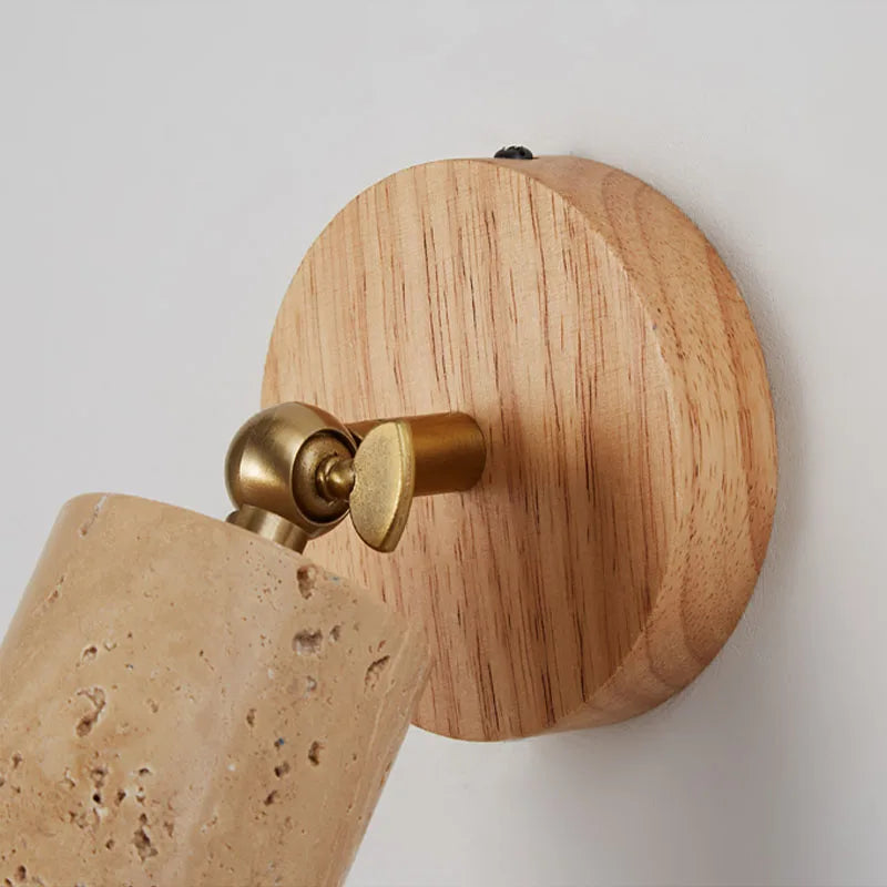 Strukturierte Wandleuchte aus Travertinstein und Holz im Wabi-Sabi-Stil