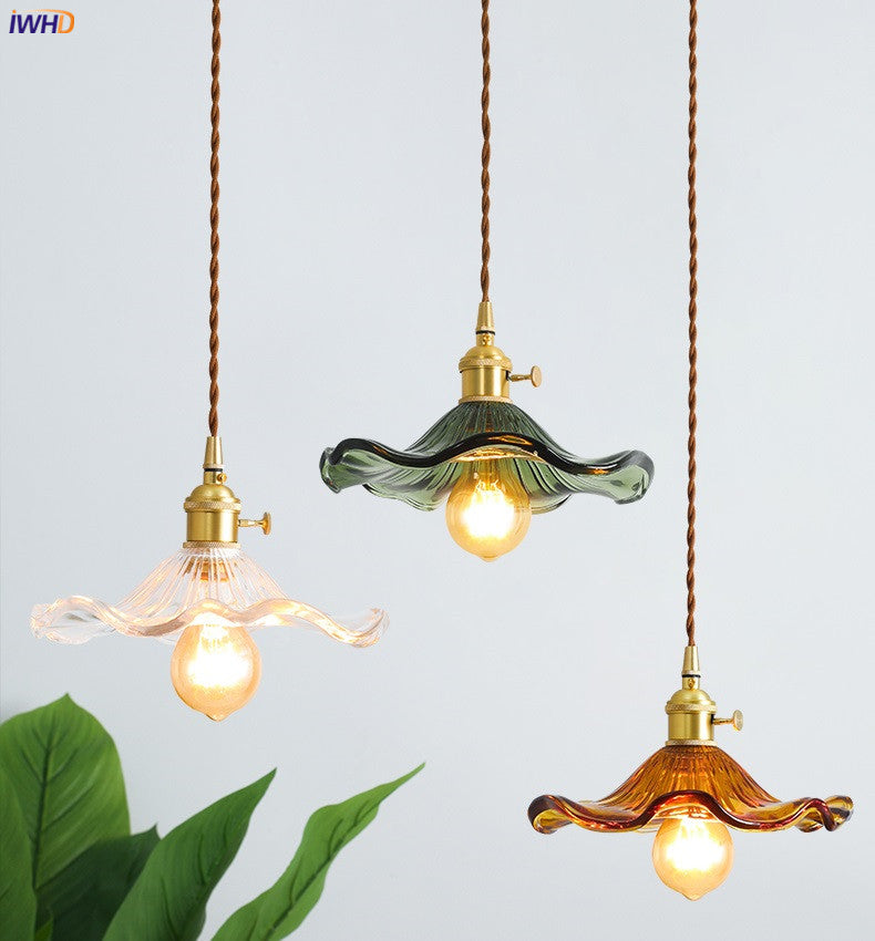 Skandinavische minimalistische Pendelleuchte mit getöntem Glas und Kupferakzenten
