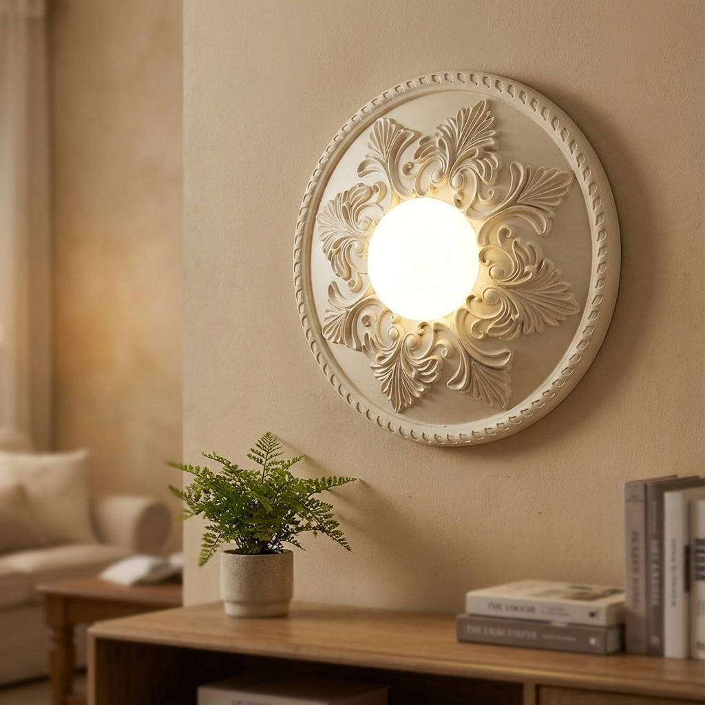 Stimmungsvolle Wandleuchte mit Diffusor aus geätztem Milchglas