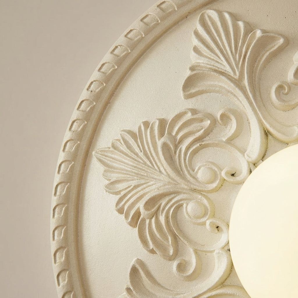 Stimmungsvolle Wandleuchte mit Diffusor aus geätztem Milchglas