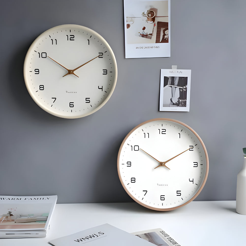 Geräuschlose runde moderne dekorative Wanduhr als Wohnakzent