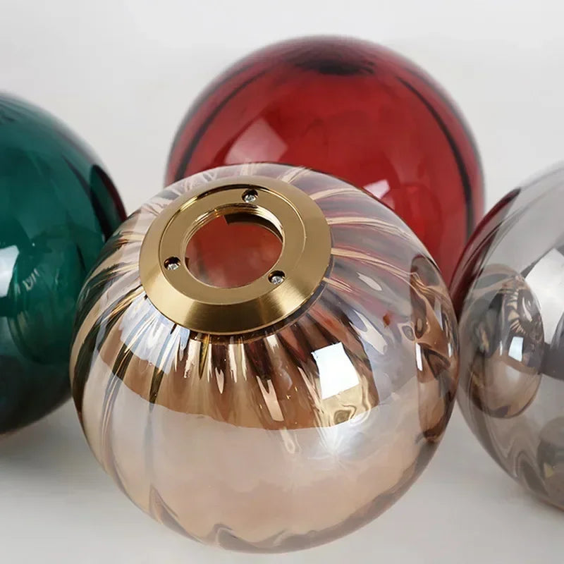Nordische Pendelleuchte mit zeitgemäßer Glaskugel und energieeffizienter Beleuchtung