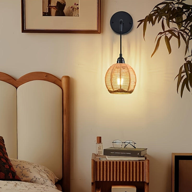 Verstellbare handgeflochtene Rattan-Wandleuchte im Boho- und Landhausstil